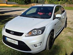Weiß Gebraucht 2009 Ford Focus ST Limousine | 8.300 € (Etwas zu teuer)