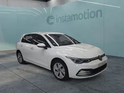 Weiß Gebraucht 2022 VW Golf VIII Style Limousine | 28.030 € (Etwas zu teuer)