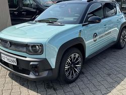 Hautsdefrancegrün, black pearlschwarz metallic (grün) Gebraucht 2025 Renault 4 E-Tech Iconic SUV | 36.349 € (Fairer Preis)