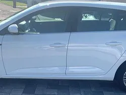 Weiß Gebraucht 2019 Renault Mégane GrandTour Life Kombi | 10.700 €