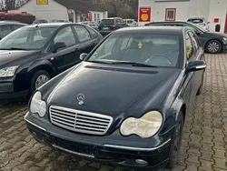 Blau Gebraucht 2001 Mercedes C200 Limousine | 2.699 €