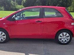 Rot Gebraucht 2010 Toyota Yaris Life Limousine | 3.900 € (Fairer Preis)