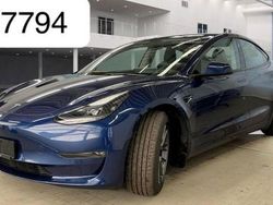 Blau metallic (metallic) Gebraucht 2021 Tesla Model 3 Limousine | 27.950 € (Fairer Preis)