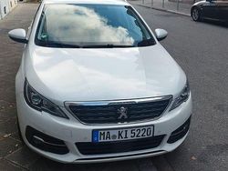 Weiß Gebraucht 2020 Peugeot 308 Allure Kombi | 13.699 € (Fairer Preis)