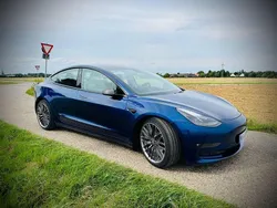 Blau Gebraucht 2022 Tesla Model 3 Performance Limousine | 39.500 €