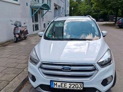 Weiß Gebraucht 2017 Ford Kuga Trend SUV | 10.800 € (Etwas zu teuer)