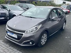 Grau Gebraucht 2019 Peugeot 208 Premium Kleinwagen | 7.460 € (Fairer Preis)