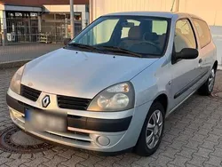 Silber Gebraucht 2004 Renault Clio II Kleinwagen | 950 € (Fairer Preis)