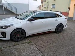 Weiß Gebraucht 2021 Kia ProCeed GT Kleinwagen | 26.000 € (Fairer Preis)