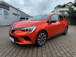 Orange Gebraucht 2022 Renault Clio V Equilibre Limousine | 14.980 € (Fairer Preis)