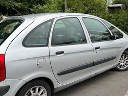 Silber Gebraucht 2005 Citroën Xsara Picasso Comfort Van / Kleinbus | 1.900 € (Teuer)