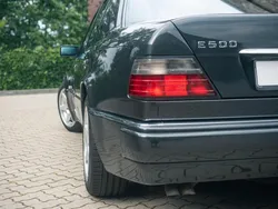 Schwarz Gebraucht 1992 Mercedes E500 Limousine | 59.900 €
