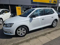 Weiß Gebraucht 2015 Skoda Fabia Limousine | 9.950 € (Fairer Preis)