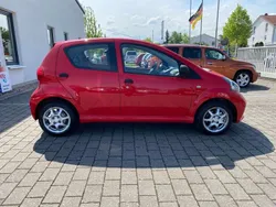 Rot Gebraucht 2009 Toyota Aygo Kleinwagen | 3.350 € (Etwas zu teuer)