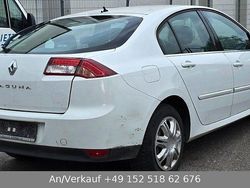 Weiß Gebraucht 2014 Renault Laguna III Expression Limousine | 2.450 € (Superpreis)