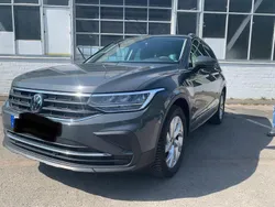 Grau Gebraucht 2024 VW Tiguan Move SUV | 28.200 € (Superpreis)
