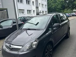 Grau Gebraucht 2011 Opel Zafira Edition Van / Kleinbus | 4.200 € (Guter Preis)