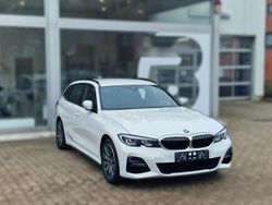 Farbe: diverse Gebraucht 2021 BMW 330e M Sport Kombi | 31.360 € (Etwas zu teuer)