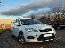 Weiß Gebraucht 2010 Ford Focus Kombi | 1.850 € (Guter Preis)