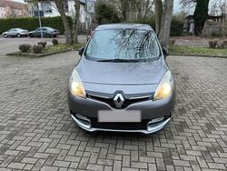 Grau Gebraucht 2013 Renault Scénic III Bose Edition Van / Kleinbus | 3.333 € (Guter Preis)