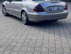 Beige Gebraucht 2003 Mercedes E220 Limousine | 2.200 € (Superpreis)
