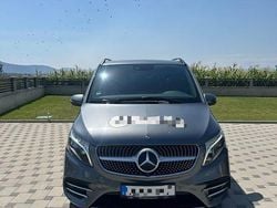Grau Gebraucht 2019 Mercedes V300 Exclusive Van / Kleinbus | 40.900 €
