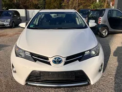 Weiß Gebraucht 2014 Toyota Auris Hybrid Edition Limousine | 8.900 € (Fairer Preis)