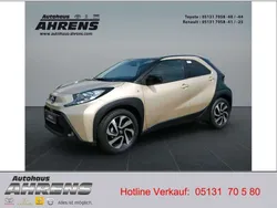 Ginger beige / night sky black Gebraucht 2024 Toyota Aygo Team Kleinwagen | 15.990 € (Fairer Preis)