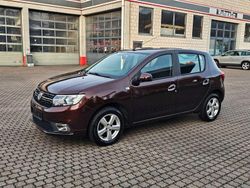 Rot Gebraucht 2016 Dacia Sandero Lauréate Limousine | 8.888 € (Etwas zu teuer)