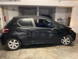 Schwarz Gebraucht 2013 Peugeot 208 Active Kleinwagen | 3.900 € (Fairer Preis)