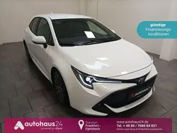 Weiß Gebraucht 2023 Toyota Corolla Team Limousine | 23.470 € (Fairer Preis)