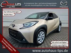 Ginger beige (4u9)/ black mica (209) Gebraucht 2022 Toyota Aygo Pulse Kleinwagen | 16.690 € (Etwas zu teuer)