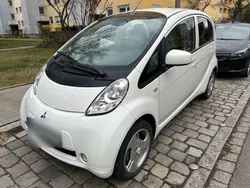 Weiß Gebraucht 2015 Mitsubishi i-MiEV Kleinwagen | 5.299 €