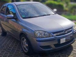 Grau Gebraucht 2004 Opel Corsa Kleinwagen | 1.500 € (Fairer Preis)