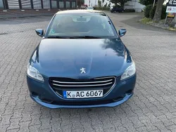 Blau Gebraucht 2012 Peugeot 301 Limousine | 1.800 €
