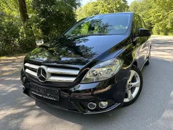 Schwarz Gebraucht 2013 Mercedes B200 Sport Van / Kleinbus | 14.190 € (Fairer Preis)