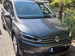 Grau Gebraucht 2016 VW Touran Highline Van / Kleinbus | 16.999 € (Fairer Preis)