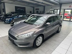 Braun Gebraucht 2015 Ford Focus Ambiente Limousine | 6.900 € (Guter Preis)