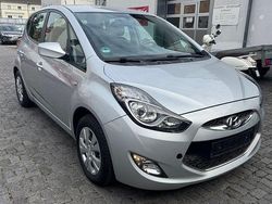 Silber Gebraucht 2014 Hyundai ix20 Van / Kleinbus | 5.390 € (Guter Preis)