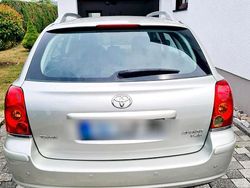 Grau Gebraucht 2006 Toyota Avensis Kombi | 2.000 € (Fairer Preis)