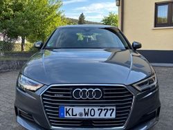 Grau Gebraucht 2018 Audi A3 Sportback e-tron Design Limousine | 14.500 € (Fairer Preis)