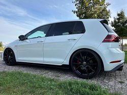 Weiß Gebraucht 2018 VW Golf VII GTI Limousine | 24.900 € (Etwas zu teuer)