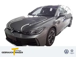 Grau Gebraucht 2024 VW Passat R-line Kombi | 47.950 € (Guter Preis)