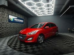 Rot Gebraucht 2016 Hyundai i30 Passion Kombi | 8.990 € (Guter Preis)