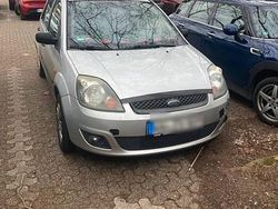 Grau Gebraucht 2007 Ford Fiesta Kleinwagen | 999 € (Guter Preis)