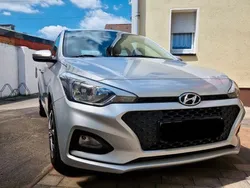 Silber Gebraucht 2018 Hyundai i20 Classic Limousine | 9.900 € (Guter Preis)