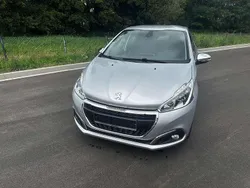 Silber Gebraucht 2016 Peugeot 208 Kleinwagen | 9.000 € (Fairer Preis)