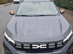Grau Gebraucht 2025 Dacia Jogger Extreme Van / Kleinbus | 21.500 € (Fairer Preis)