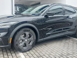 Schwarz Gebraucht 2021 Ford Mustang Mach-E Basis SUV | 31.990 € (Superpreis)