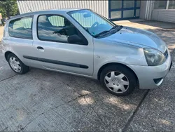 Silber Gebraucht 2006 Renault Clio II Kleinwagen | 1.300 € (Fairer Preis)